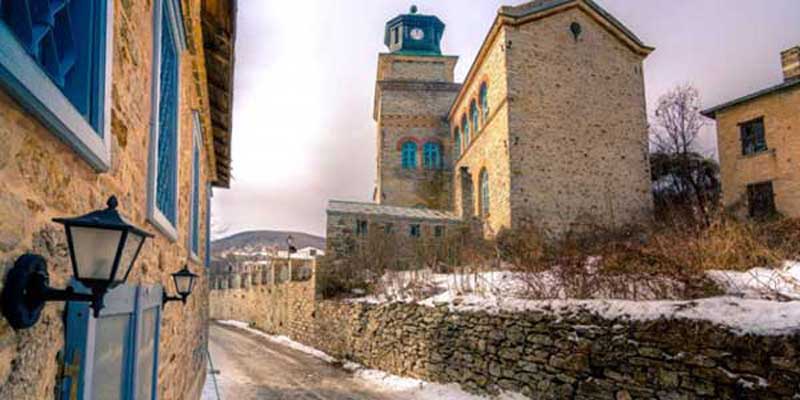 Κομψό, αριστοκρατικό, παραμυθένιο -Το χωριό στα 1.350 μ. υψόμετρο που αναγεννήθηκε πλήρως και έγινε από τα ωραιότερα της Ελλάδας
