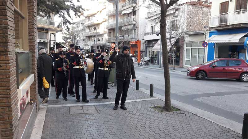 Η “Πανδώρα” έψαλλε τα πρωτοχρονιάτικα κάλαντα στις γειτονιές της Κοζάνης