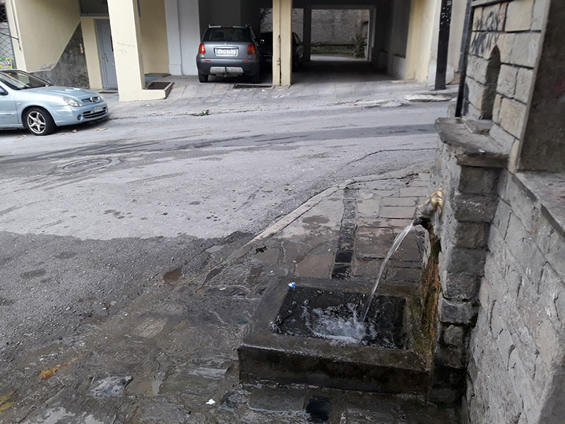 Βούλωσε του Νιούλη το πηγάδι – Τρέχουν τα νερά