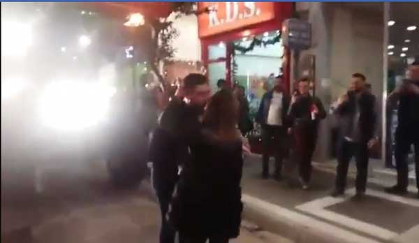 Κομβόι τρακτέρ στην Πτολεμαΐδα για μια διαφορετική πρόταση γάμου προπαραμονή Χριστουγέννων