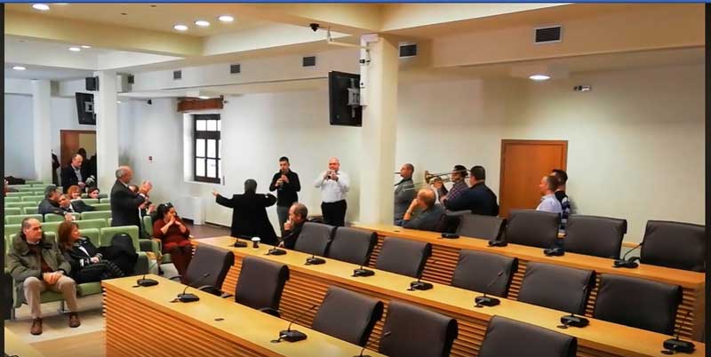 To κοζανίτικο Τακίμι έφερε την αποκριά στο Κοβεντάρειο λίγο πριν τα Χριστούγεννα