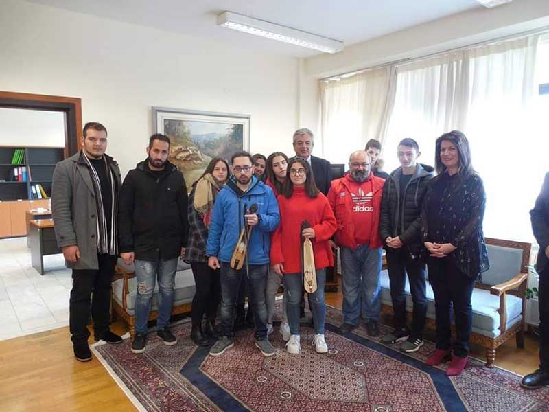 Κάλαντα και ευχές από χορωδίες και Συλλόγους στον Αντιπεριφερειάρχη Γρηγόρη Τσιούμαρη