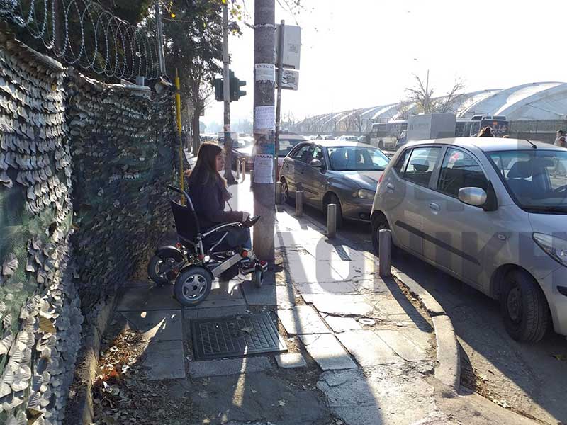 Ο καθημερινός Γολγοθάς μιας 20χρονης φοιτήτριας με κινητικά προβλήματα στη Θεσσαλονίκη