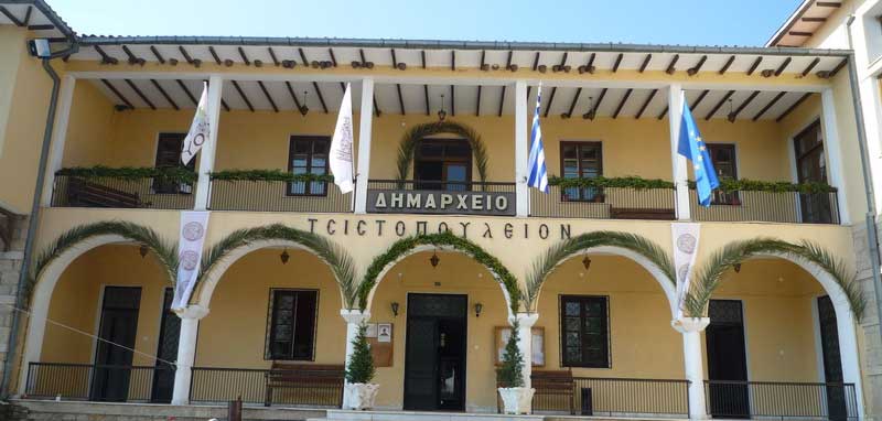 Βόιο: Δημοτικός σύμβουλος, έσκισε έγγραφο που αφορούσε μήνυση για τις δημοσιεύσεις για αδέσποτα!!!