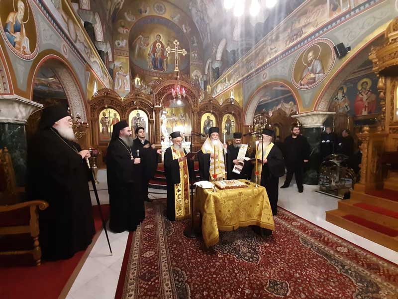 Η Ιερά ΜητρόπολιςΣερβίων& Κοζάνης έκοψε την πρωτοχρονιάτικη πίτα της παρουσία του Αρχιμανδρίτη Εφραίμ
