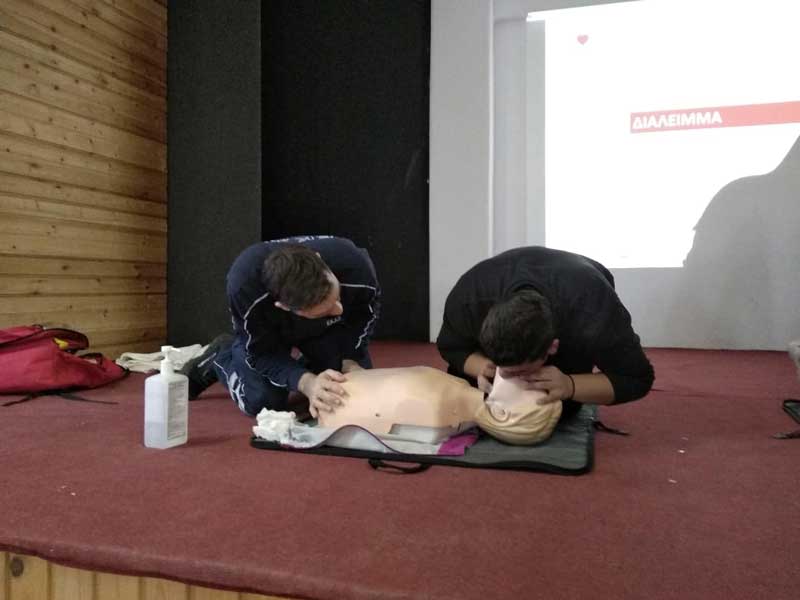 Ενημέρωση των μαθητών και των καθηγητών του ΕΠΑ.Λ Σερβίων για την Καρδιοπνευμονική Αναζωογόνηση (ΚΑΡΠΑ) και τη χρήση του απινιδωτή