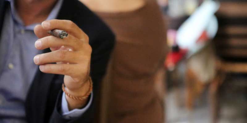 Θεσσαλονίκη: Αυτό είναι το πρώτο καφέ-μπαρ που έγινε «λέσχη» και επιτρέπει το κάπνισμα