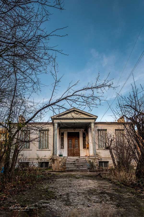 Φωτογραφία της ημέρας: Μια από τις τελευταίες οικίες μιας άλλης εποχής στην Κοζάνη…του Kostas Karadimos
