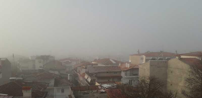Πυκνή ομίχλη στην Κοζάνη -Ο υδράργυρος στους 0 βαθμούς Κελσίου