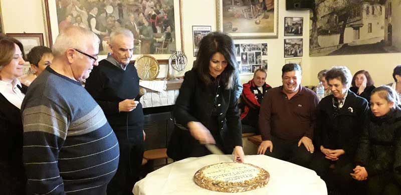 Οι Κασμιρτζήδες«γυρνούν» την βασιλόπιτα στο ΣΜΑΘΚΟ -Γιάννης Πλόσκας: «Εμείς σας βγάλαμε»