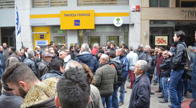 Πειραιώς: Χρέωση 5 ευρώ σε χιλιάδες λογαριασμούς – Tι απαντά η τράπεζα