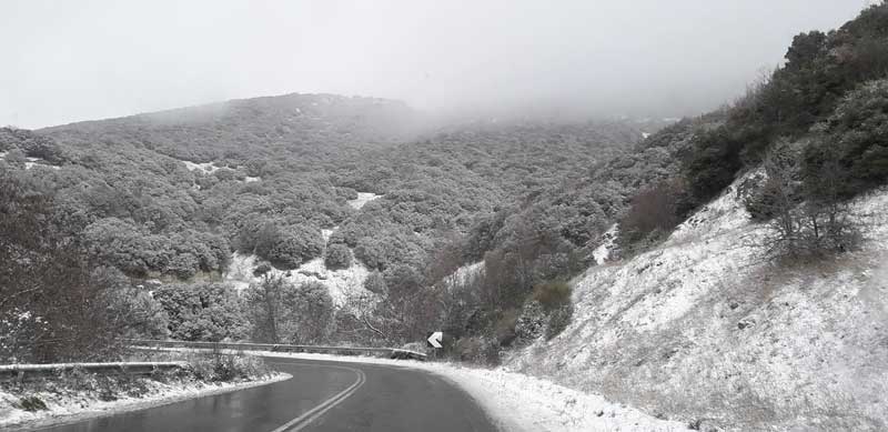 Αλατιέρες σε ετοιμότητα στην Εθνική οδό Κοζάνης-Λάρισας