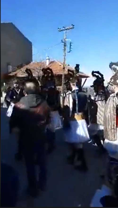 Αναβίωσε το έθιμο των “Μωμόγερων” και στο Τσοτύλι