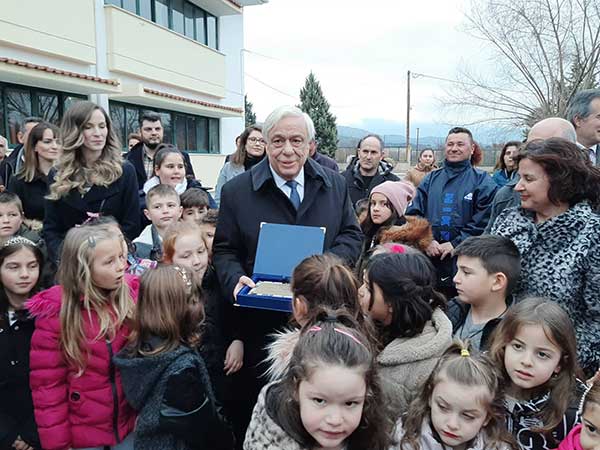 Θερμή υποδοχή του Προκόπη Παυλόπουλου στο Βαθύλακκο- Χρήστος Ελευθερίου σε ΠτΔ : “Εύχομαι να είστε και πάλι ο πρώτος πολίτης της χώρας”