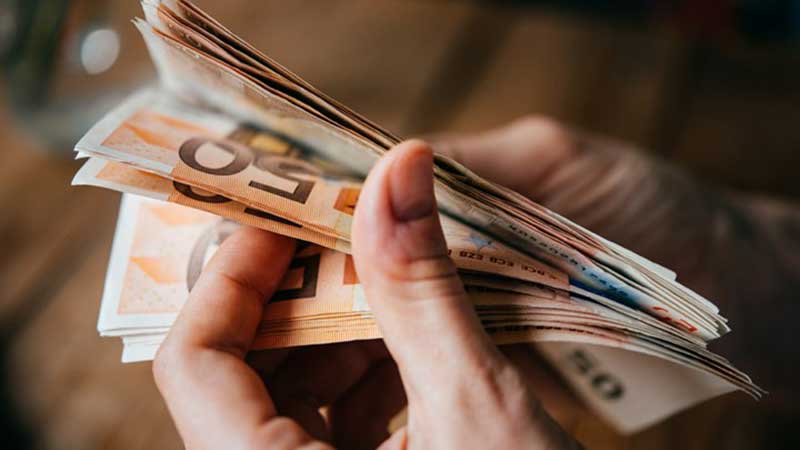 Ενισχύεται το εισόδημα των παραγωγών αναστέλλοντας το τέλος επιτηδεύματος