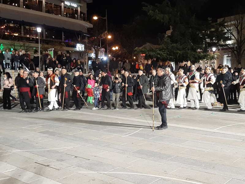 Η είσοδος του φανού του Αγίου Αθανασίου στην κεντρική πλατεία της Κοζάνης