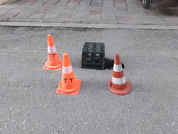 Καθίζηση στο οδόστρωμα της οδού Στρατηλατών-Βγαίνουν ατμοί