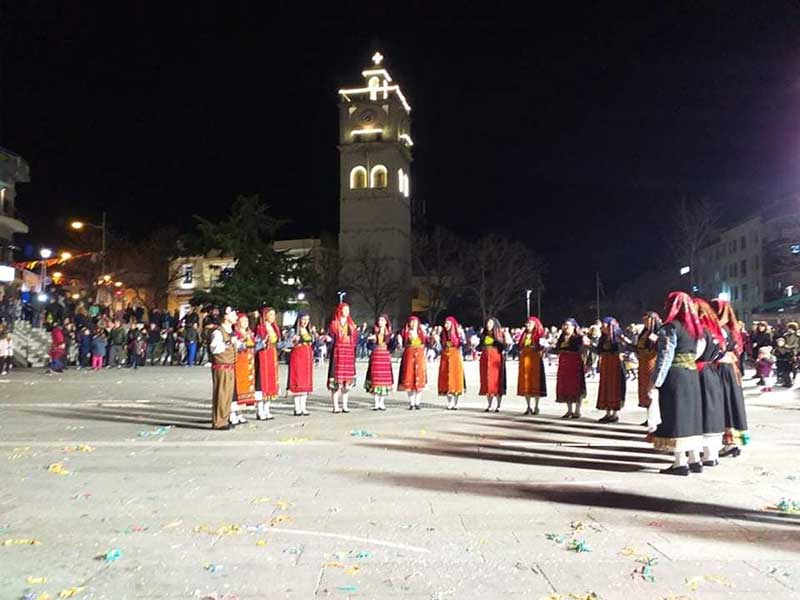 Αστείρευτη μουσική ελληνική παράδοση! Παρουσίαση του Πολιτιστικού Συλλόγου Σερρών «Η Δραβήσκος», φιλοξενούμενου του Φανού “Πλατάνια”, στην κεντρική πλατεία της Κοζάνης
