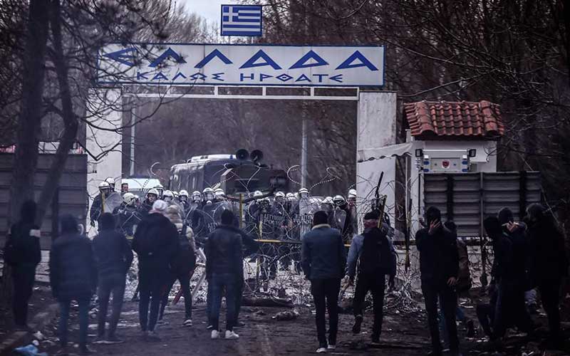Κλιμακώνεται η πίεση στο ποτάμι του Έβρου – Νέος γύρος επεισοδίων μεταξύ αστυνομικών και μεταναστών στις Καστανιές