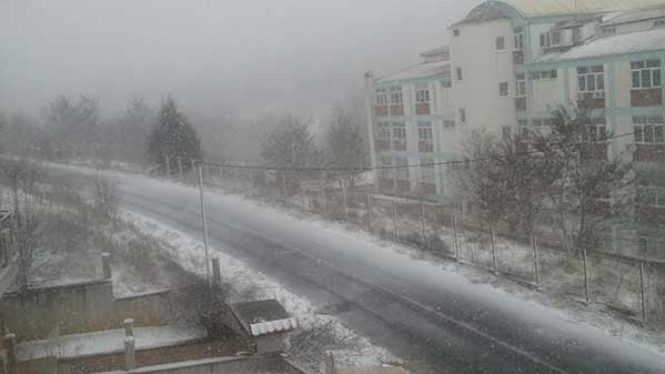 Χιονοθύελλα στα Κοίλα Κοζάνης-Δείτε βίντεο και φωτογραφίες