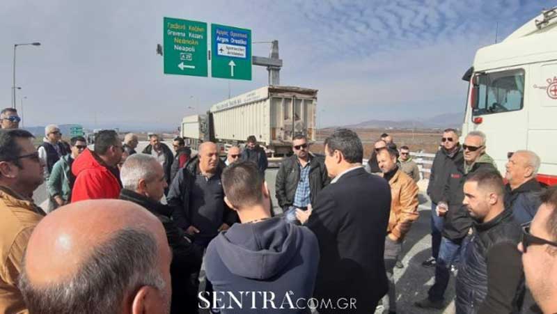 Αποκλεισμός του κόμβου στο Άργος Ορεστικό από εργαζόμενους στη ΛΑΡΚΟ