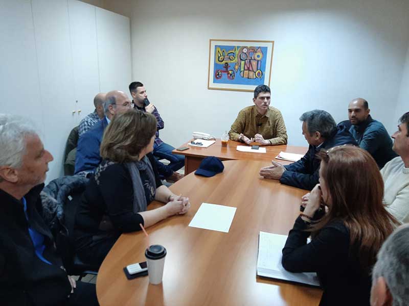 Τι ειπώθηκε στην κλειστή σύσκεψη του ΟΑΠΝ με τους συλλόγους για το άναμμα ή όχι των φανών