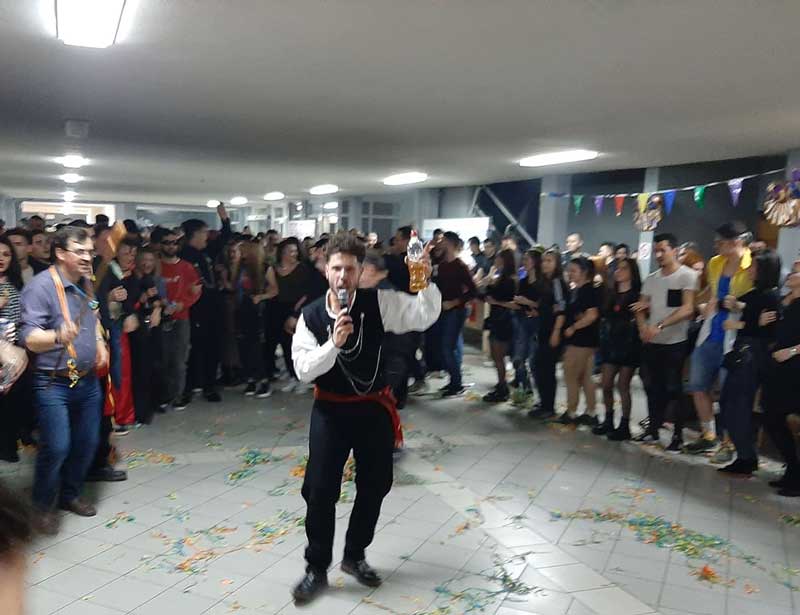 Αποκριάτικο “κοζανίτικο” γλέντι έστησαν οι φοιτητές του Παν/μιου Δυτ. Μακεδονίας τιμώντας την παράδοση