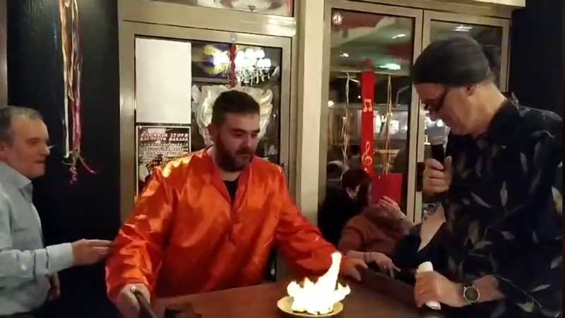 Άναψε ο φανός στον κάτω μαχαλά!!