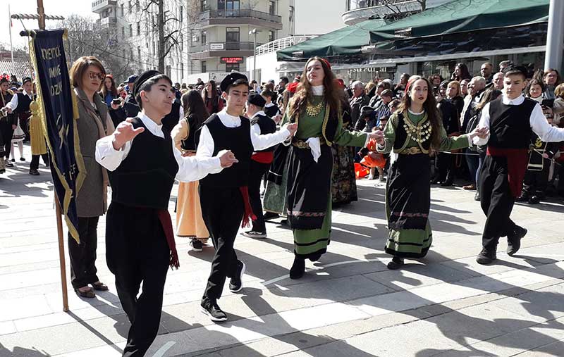 Δείτε το τσάμικο από τον πρωτοχορευτή του Χορευτικού Ομίλου Κοζάνης