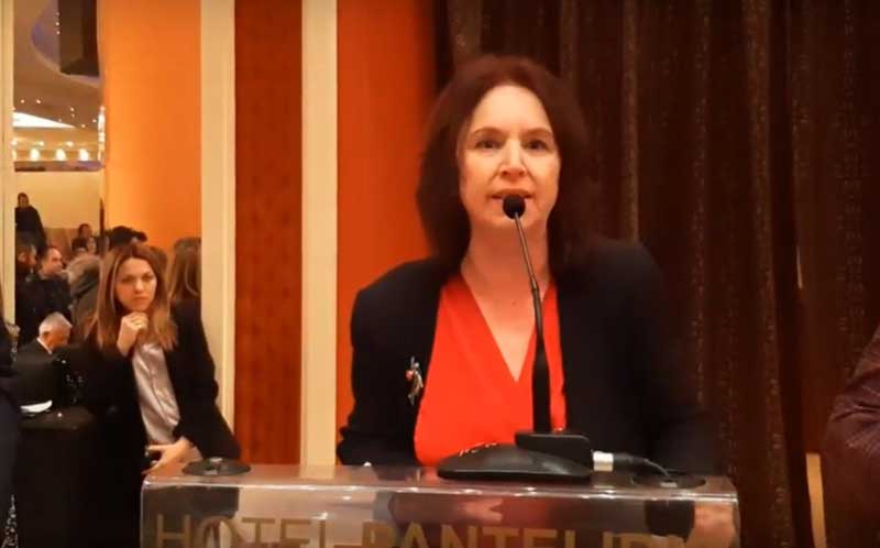 Καλλιόπη Βέττα στον Κώστα Χατζηδάκη: “Κύριε υπουργέ τι φοβάστε και δεν ανοίγετε το διάλογο;Τι φοβάστε και πέφτουν δακρυγόνα; Τι φοβάστε και ήρθαν  τα ματ;”