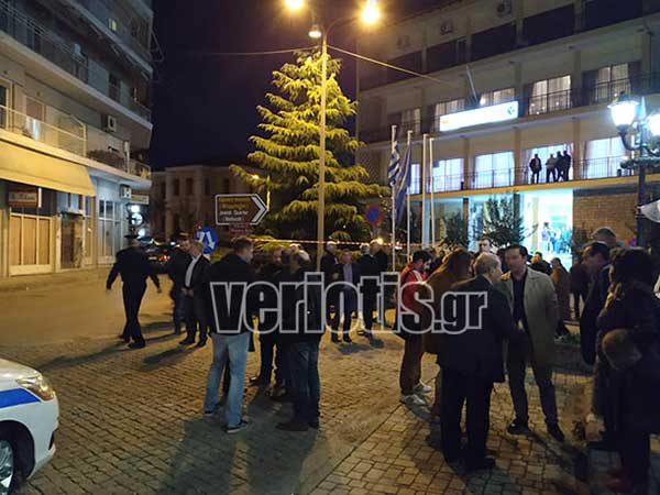 Φυγαδεύτηκε ο Μάκης Βορίδης  από τη Βέροια μετά από συγκέντρωση οπαδών του ΠΑΟΚ