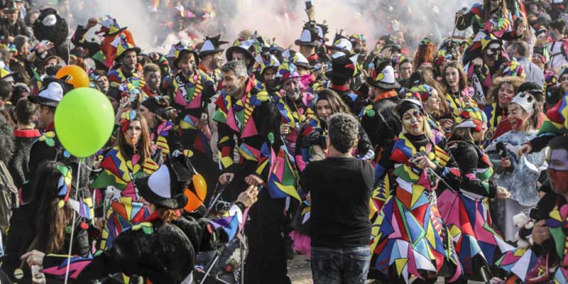 Ξάνθη: Ο κορωνοϊός δεν σταμάτησε τους καρναβαλιστές παρά τις απαγορεύσεις (video)