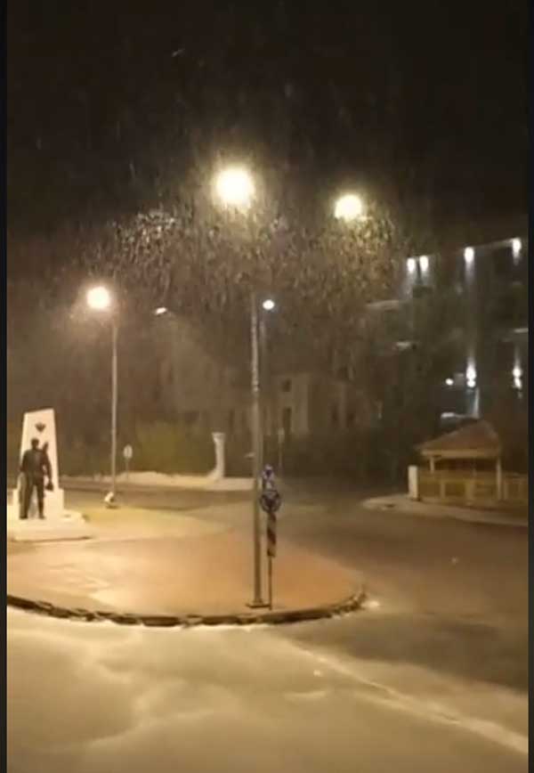Πυκνή χιονόπτωση χθες το βράδυ στη Φλώρινα (video)