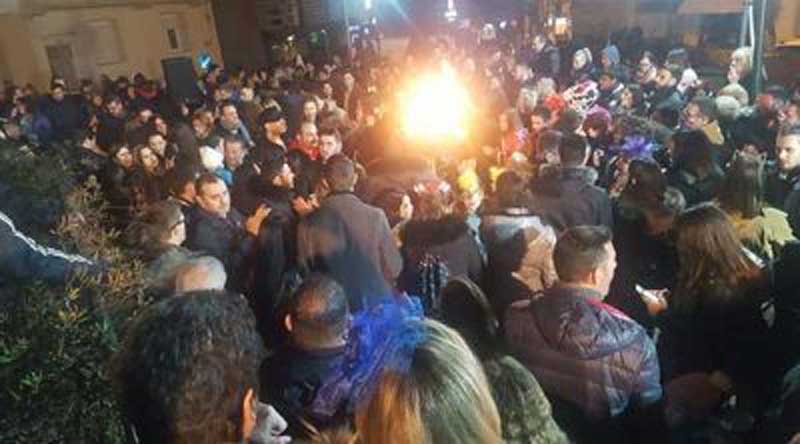 Άναψαν 9 από τους 14 φανούς της Κοζάνης-Το έθιμο αντέχει και δείχνει το δρόμο