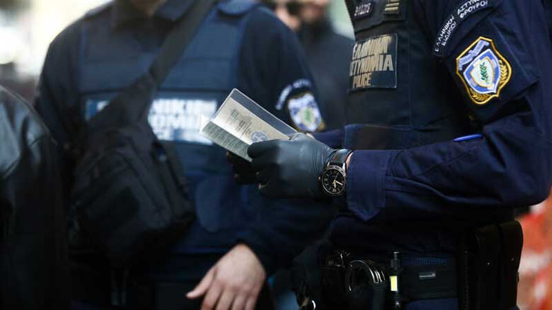 18 πρόστιμα στη Δυτική Μακεδονία για μετακινήσεις μετά τις 12:30 τα μεσάνυχτα