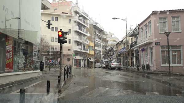 Άδειοι οι δρόμοι της Κοζάνης, συστάσεις από την αστυνομία