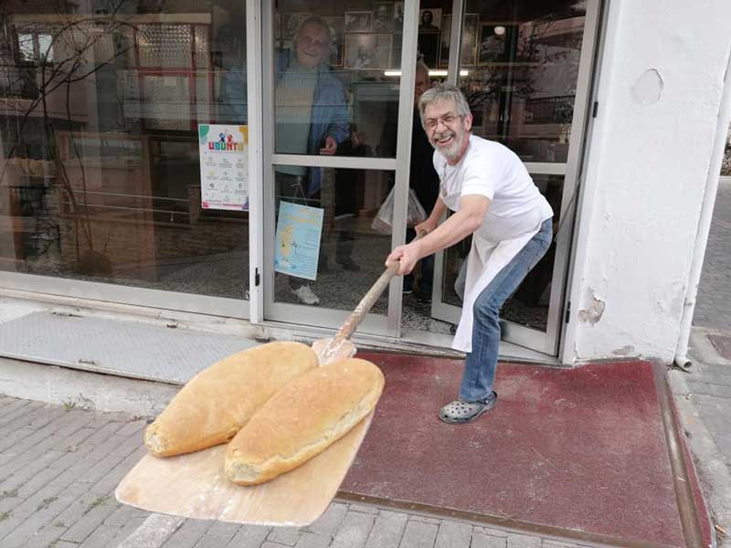 Ο Γιάννης Σιδέρης στο Open  για  την εξ’ αποστάσεως πώληση ψωμιού   λόγω κορονοϊού
