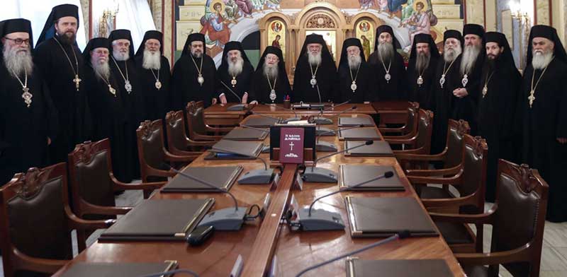 Να μείνουν ανοιχτές οι εκκλησίες τα Χριστούγεννα ζητά η Ιερά Σύνοδος και να προβλεφθεί η μετακίνηση στους ναούς
