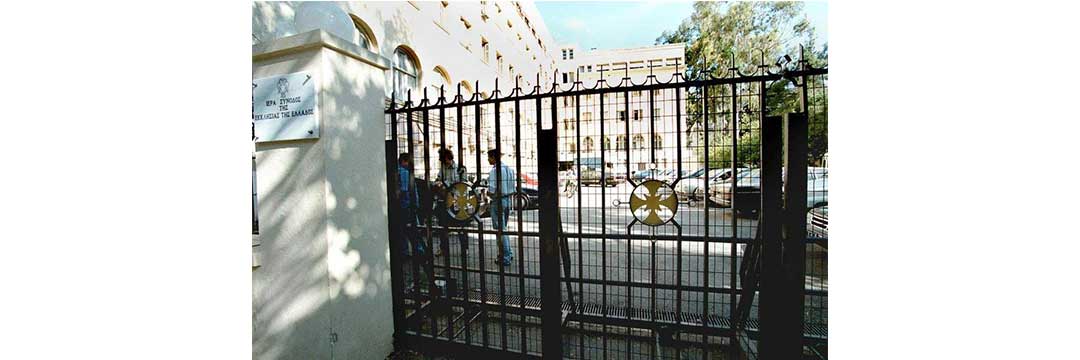 Ανοιχτές οι εκκλησίες μόνο για ατομική προσευχή- Αναβάλλονται ακολουθίες και μυστήρια