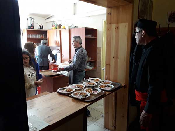 Οι Κασμιρτζήδες πρόσφεραν σαρακοστιανά στο ΣΜΑΘΚΟ