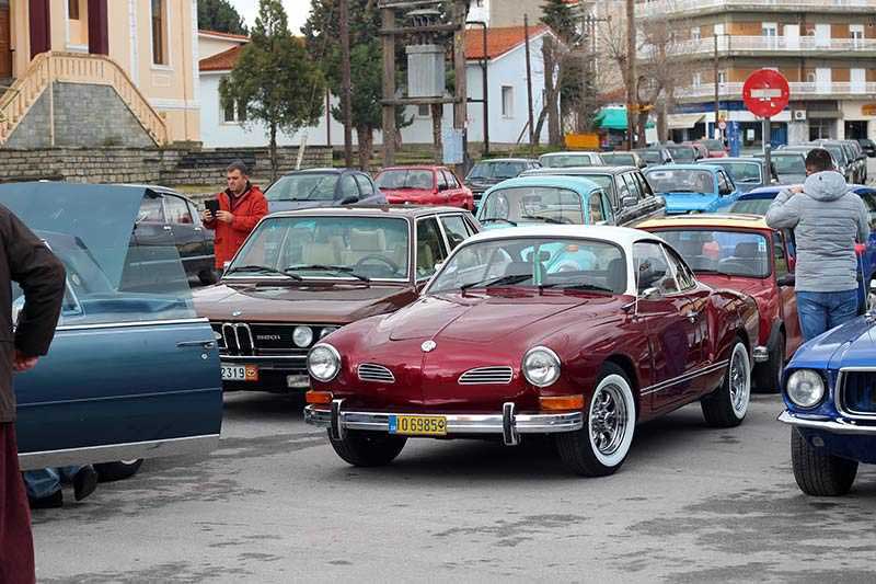 Γέμισε με κλασσικά αυτοκίνητα αντίκες το Αμύνταιο