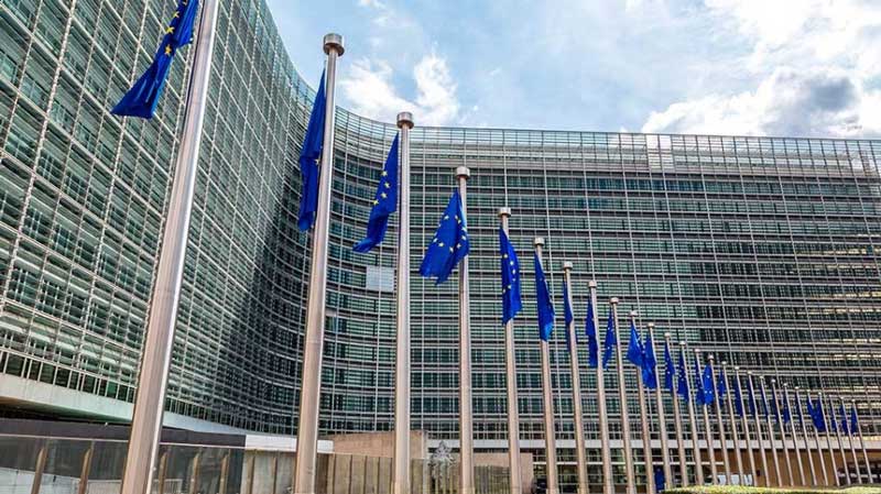 Κορωνοϊός: Νόσησε υπάλληλος της Κομισιόν που παρέστη σε σύσκεψη με Έλληνες υπουργούς (ονόματα)
