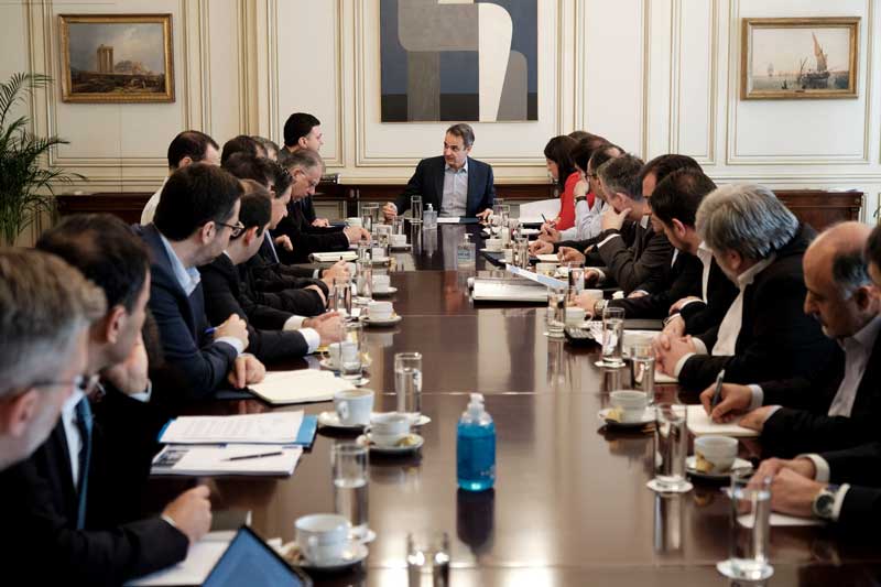 Νέα έκτακτα μέτρα ανακοινώνει η κυβέρνηση για τον κορωνοϊό – Τι θα γίνει με τα σχολεία