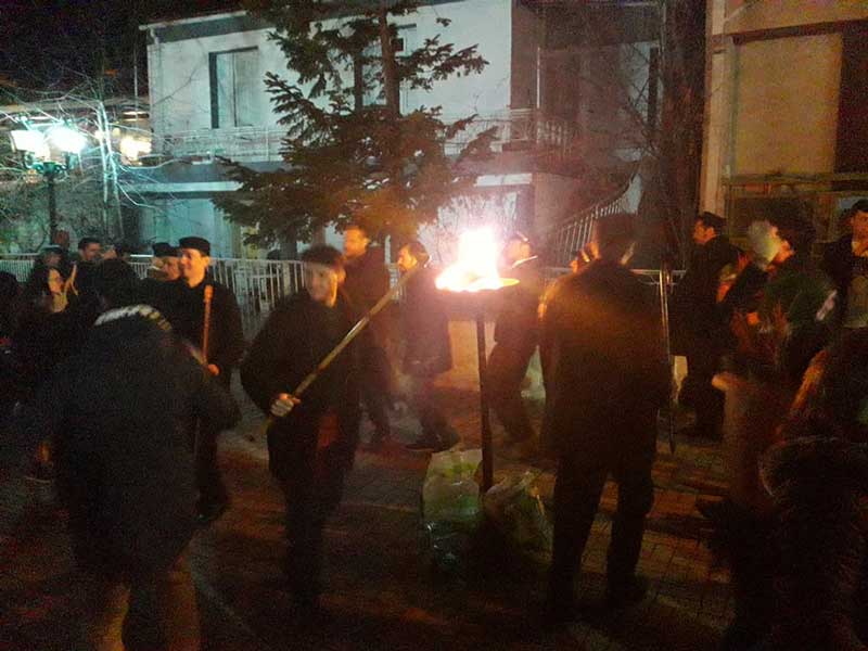 Ο Λάκκος τ’ Μάγγαν άναψε