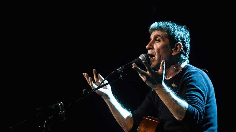 Σωκράτης Μάλαμας στο tvxs.gr: “Το σπίτι καίγεται, ο καπνός μάς πνίγει”