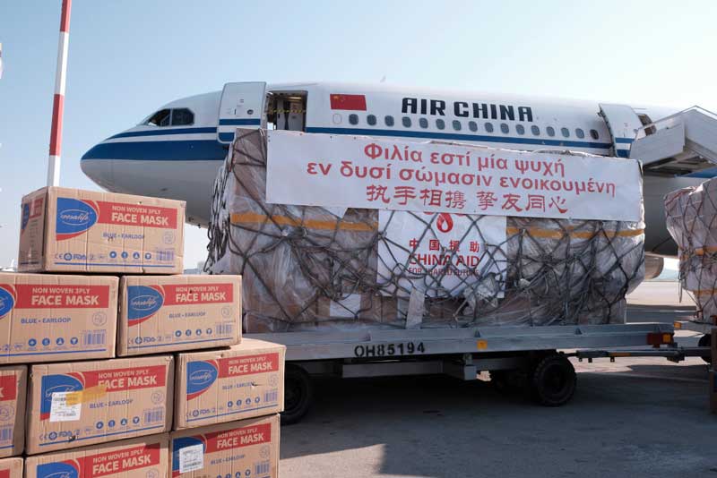 Κορωνοϊός: Έφτασαν στην Αθήνα 550.000 μάσκες από την Κίνα για τα ελληνικά νοσοκομεία