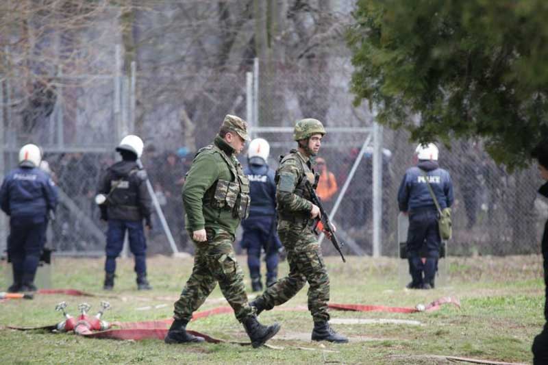 Νέα επεισόδια στον Έβρο: Πετροπόλεμος και χημικά