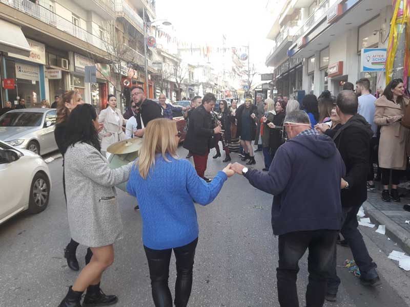 Έκλεισε ο δρόμος στην Παύλου Μελά-Χάλκινα και χορός στο Pablo