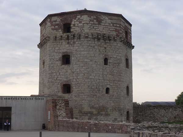 Στον πύργο Νεμπόισα φυλακίστηκε ο Ρήγας Φεραίος-Βελεστινλής με άλλους επτά συντρόφους του (του Γιώργου Τζέλλου)