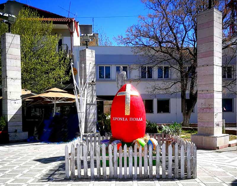 Πτολεμαΐδα: Το μεγαλύτερο εικαστικό αυγό της χώρας, στην κεντρική πλατεία